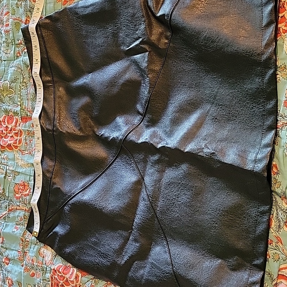 NWT Pleather Skirt BLACK Size Large L Faux Leather